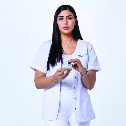 גמילה חטיב, קוסמטיקאית ביופור