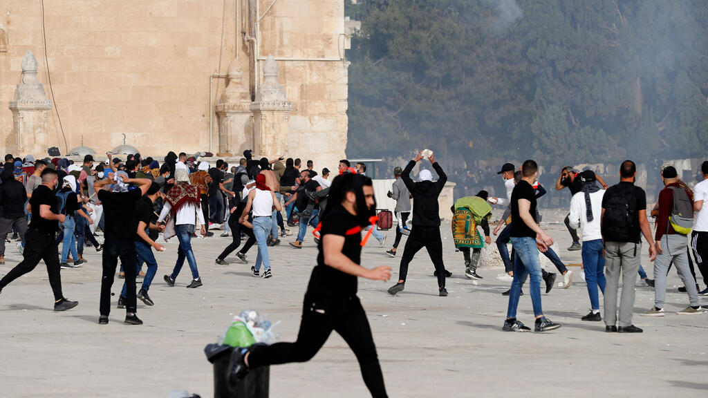 Clashes on Temple Mount on Jerusalem Day (Photo: AFP) עימותים על הר הבית