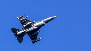 מטוס קרב f-16 חיל האוויר צה"ל מעל אשדוד
