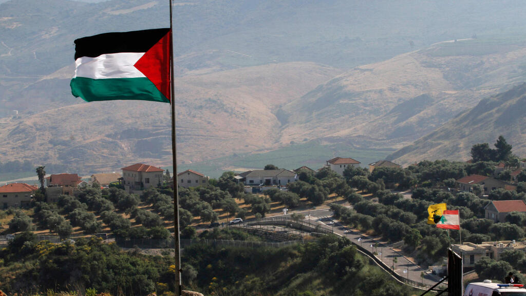 דגל הרשות הפלסטינית בדרום לבנון מול מטולה