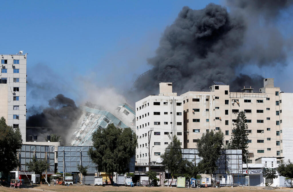 Gaza building that houses foreign media and civilians destroyed in IDF strike 