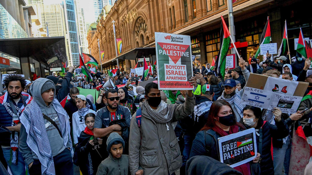 Еще в Сиднее выступают за бойкот "режима апартеида" 