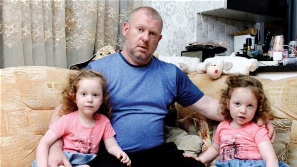 Олег Глухов с дочками 