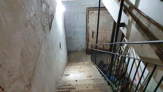 מדרגות שבורות בדרך למקלט בראשון לציון