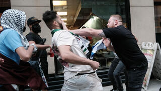 קטטה הפגנות בעד ו נגד ישראל ניו יורק ארה"ב הפגנה
