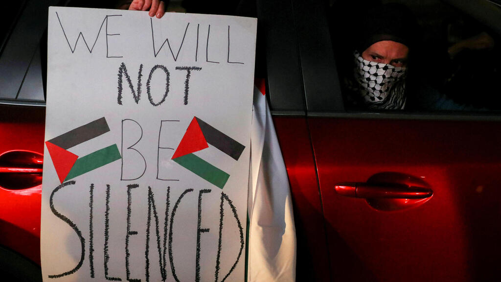 Palestinians protest Israeli strikes on Gaza in Santiago, Chile (Photo: Reuters) Palestinians protest Israeli strikes on Gaza in Santiago, Chile on Tuesday