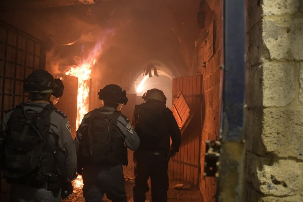 כוחות המשטרה במהומות בעיר עכו