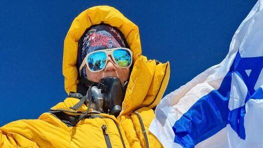 הישראלית הראשונה על הפסגה: דניאל וולפסון על פסגת הר האוורסט