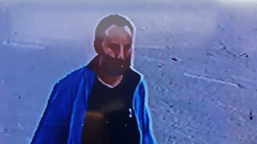 Подозреваемый объявлен в розыск (Фото: пресс-служба полиции) המשטרה מבקשת עזרה בזיהוי חשוד בביצוע עבירת מין במרחב הציבורי בבאר שבע