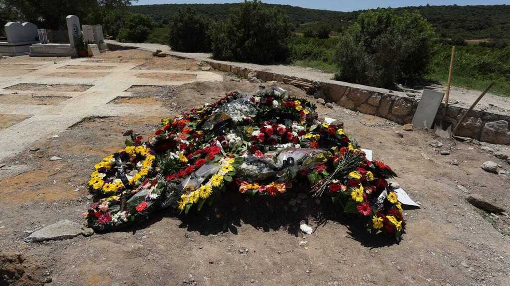 חלקת קברם של עמית טל וטום בירן ז"ל אשר נהרגו באסון הרכבל באיטליה
