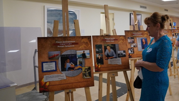 Выставка, посвященная памяти жертв теракта в Дельфинариуме 