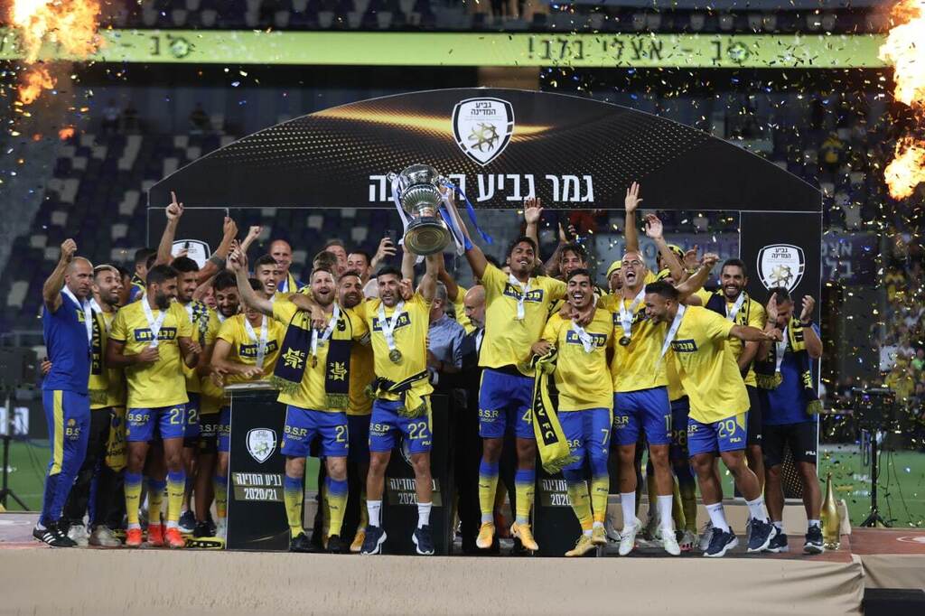 מכבי ת"א חוגגת עם הגביע