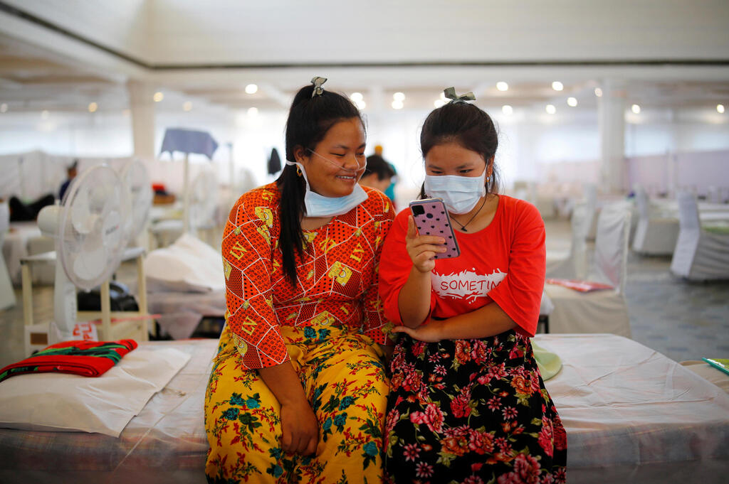 Indian Jew girls, members of the Bnei Menashe, or the Children of Menashe, one of the "lost tribes of Israel" from the India's northeastern state of Manipur, suffering from the coronavirus disease (COVID-19), look at a mobile phone at a COVID-19 care facility, inside a Gurudwara or a Sikh Temple, in New Delhi, India 