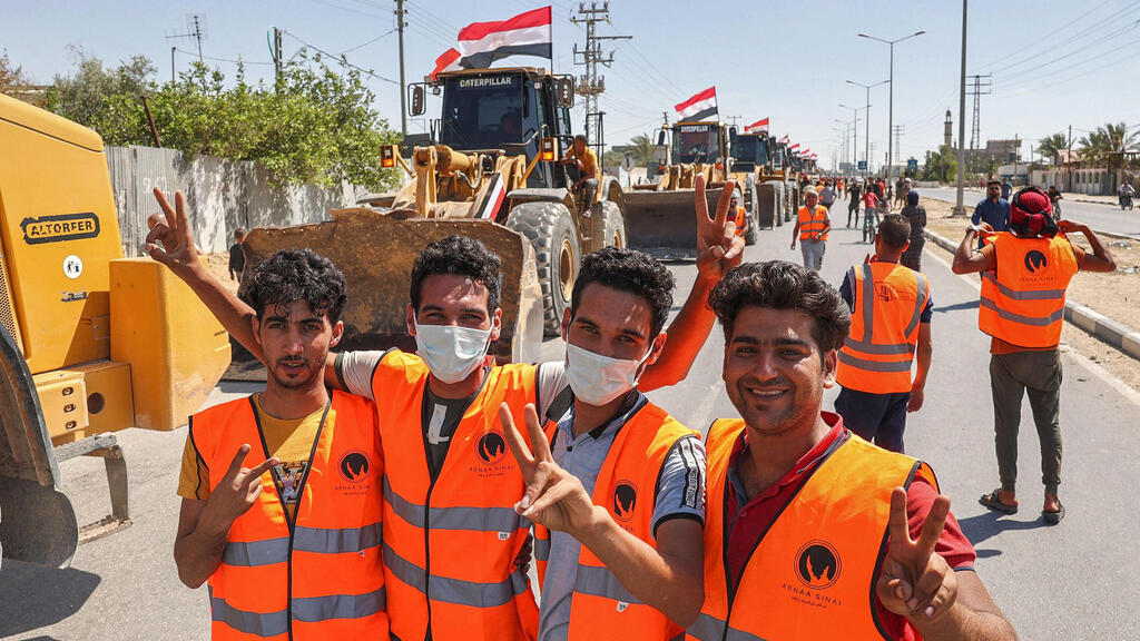 פועלים מצריים מגיעים לעזה