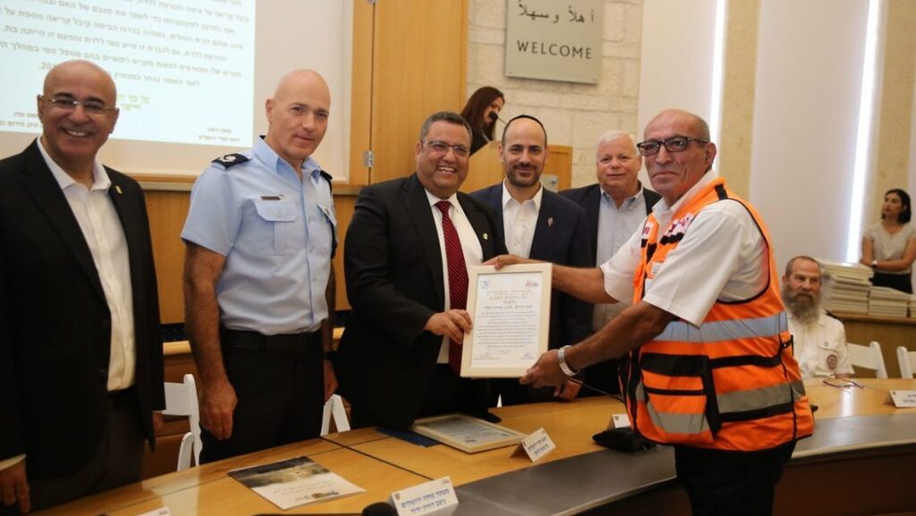 Sami Darwish, seen in 2019 receiving an award from Jerusalem Mayor Moshe Lion for his work in saving lives.