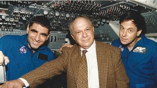 הר אבן עם האסטרונאוטים אילן רמון ז"ל ויצחק מאיו