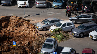 בולען נפער בחניון בבית החולים שערי צדק בירושלים