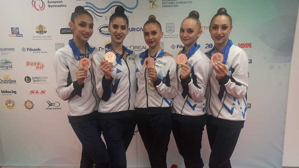 נבחרת ההתעמלות עם המדליות