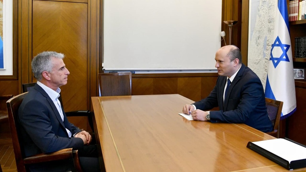 Глава Мосада Давид Барнеа и премьер-министр Нафтали Беннет (Фото: Хаим Цах, ЛААМ) נפתלי בנט ראש הממשלה בפגישה עם דוד ברנע ראש המוסד