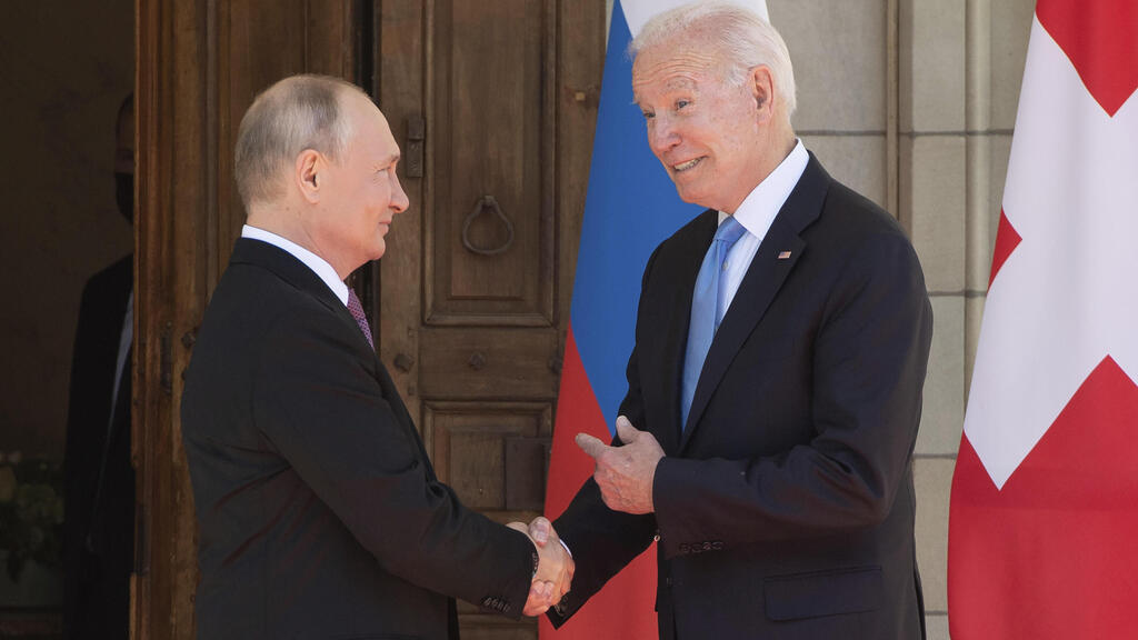 Vladimir Putin and Joe Biden at start of their summit on Wednesday in Geneva (Photo: AP) Vladimir Putin and Joe Biden at start of their summit on Wednesday in Geneva