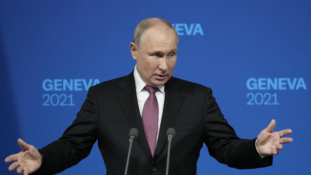 Russian President Vladimir Putin briefs media after his meeting with U.S. President Joe Biden on Wednesday (Photo: AP) Russian President Vladimir Putin briefs media after his meeting with U.S. President Joe Biden on Wednesday