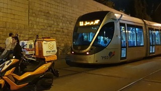 הולך רגל בן 30 נפצע קשה מפגיעת הרכבת הקלה בירושלים