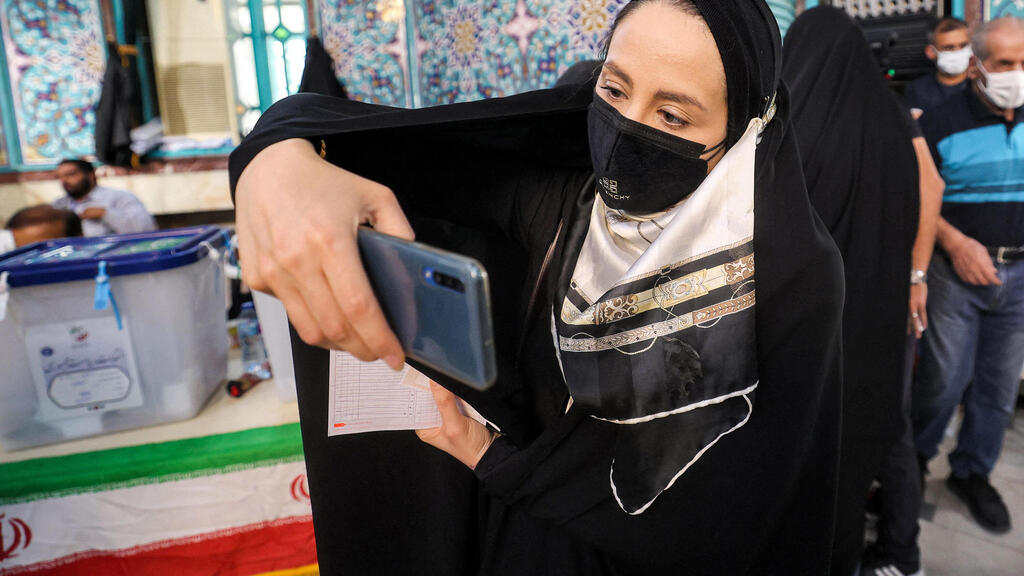 מצביעים באיראן