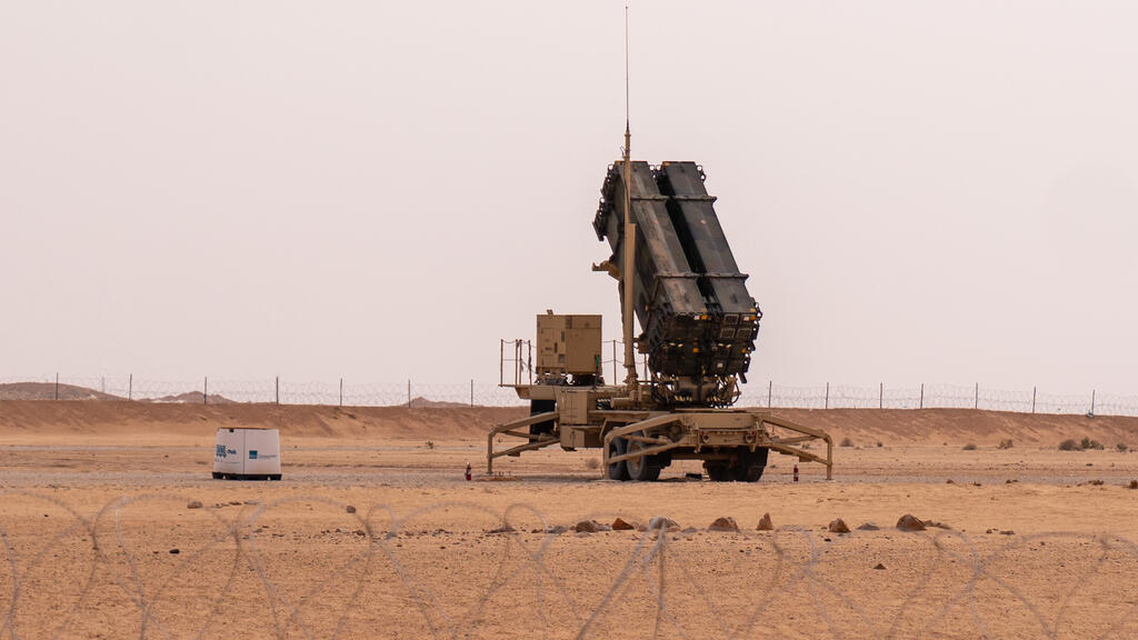 סוללות הגנה נגד טילים ב בסיס ב סעודיה 