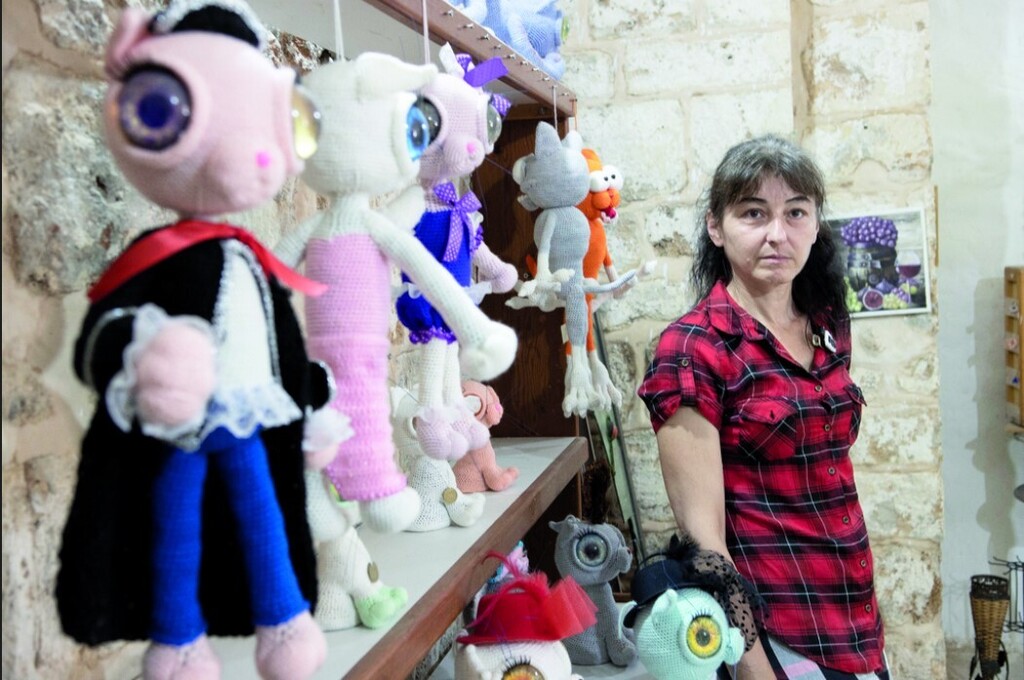 Оксана Саенко и ее вязаные куклы 