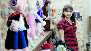 Оксана Саенко и ее вязаные куклы 