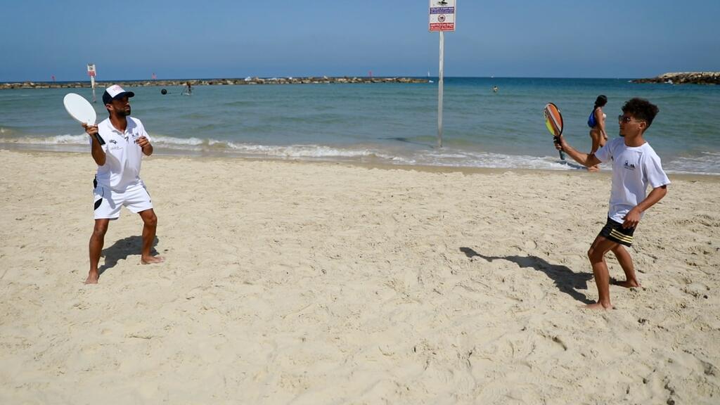 Matkot, about as Israeli as it gets (Photo: Ori Davidovitch) מדריך מטקות