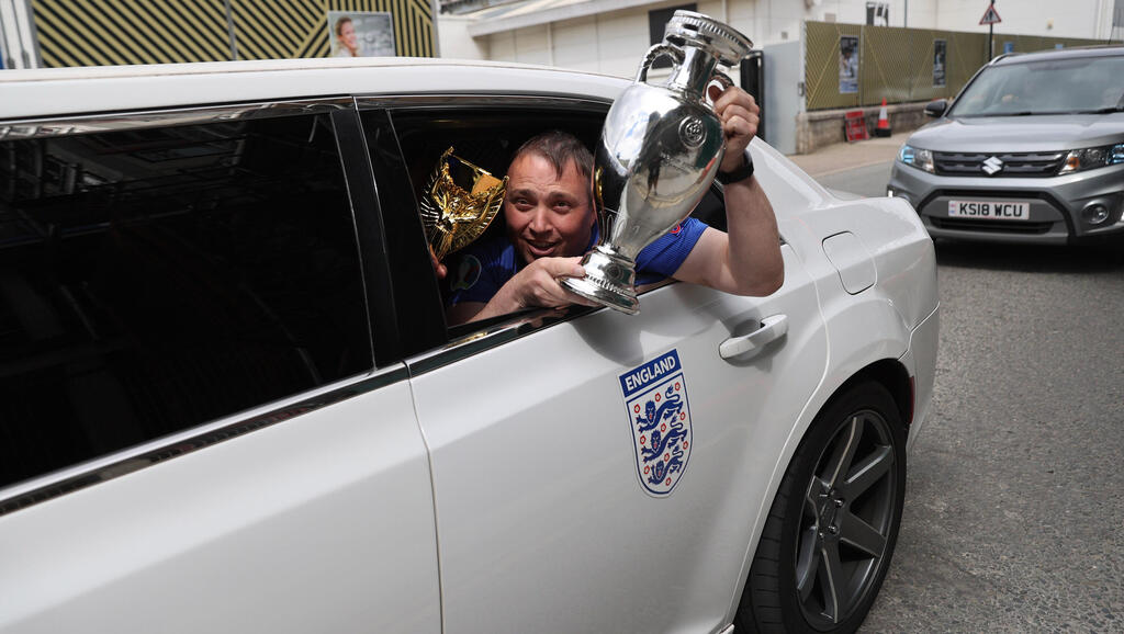 אוהדי נבחרת אנגליה כבר מפנטזים על זכייה ביורו