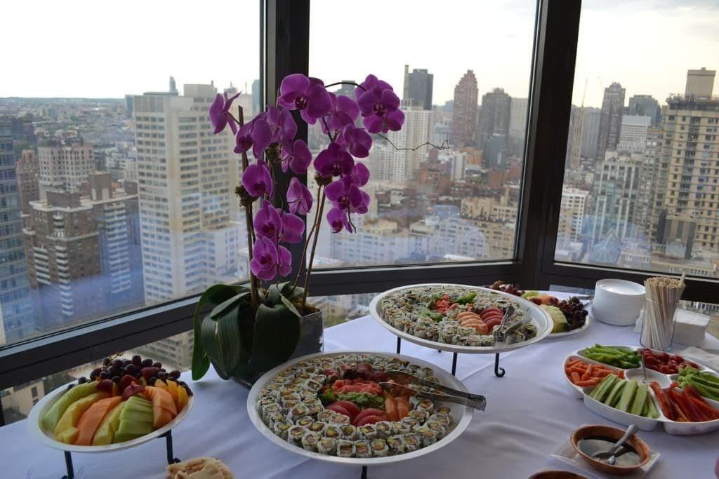 A dining room at Israeli consulate in the U.S. הדירה שאליה יכנס אסף זמיר בניו יורק