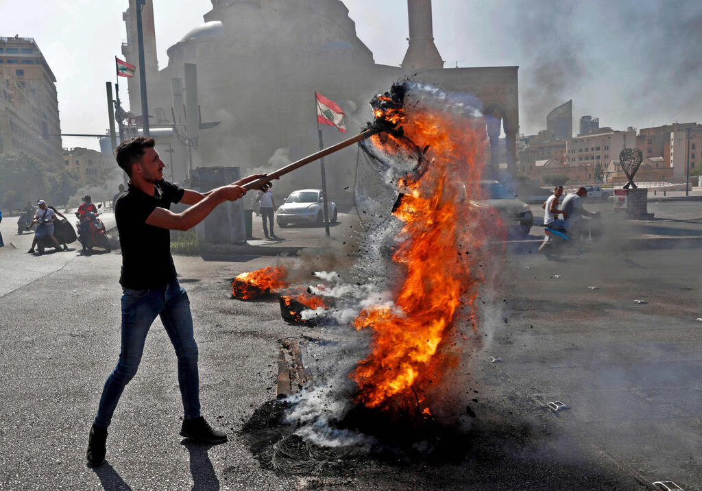 הפגנה מחאה משבר כלכלי ביירות לבנון