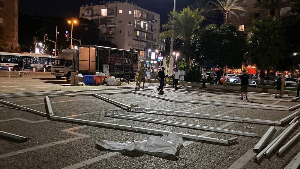אוהל הבדיקות בכיכר רבין מוקם מחדש