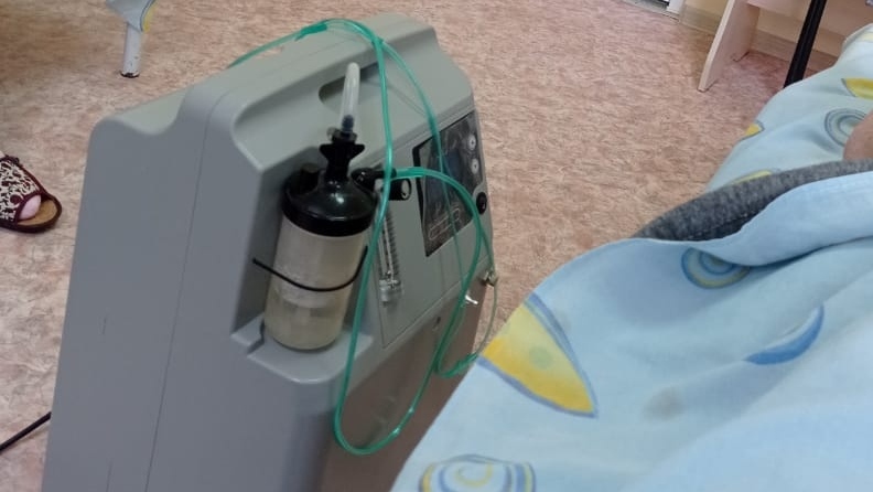 Аппарат ИВЛ в палате матери Яэль в крымской больнице 