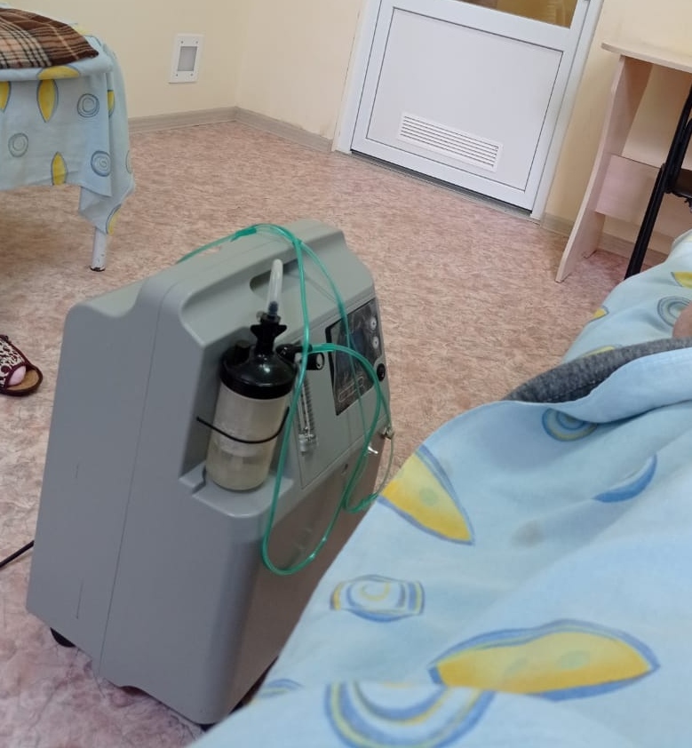 Аппарат ИВЛ в палате матери Яэль в крымской больнице 