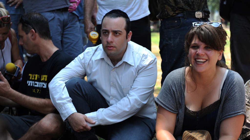 דפני ליף ואיציק אלרוב בהפגנה בשדרות רוטשילד בתל אביב
