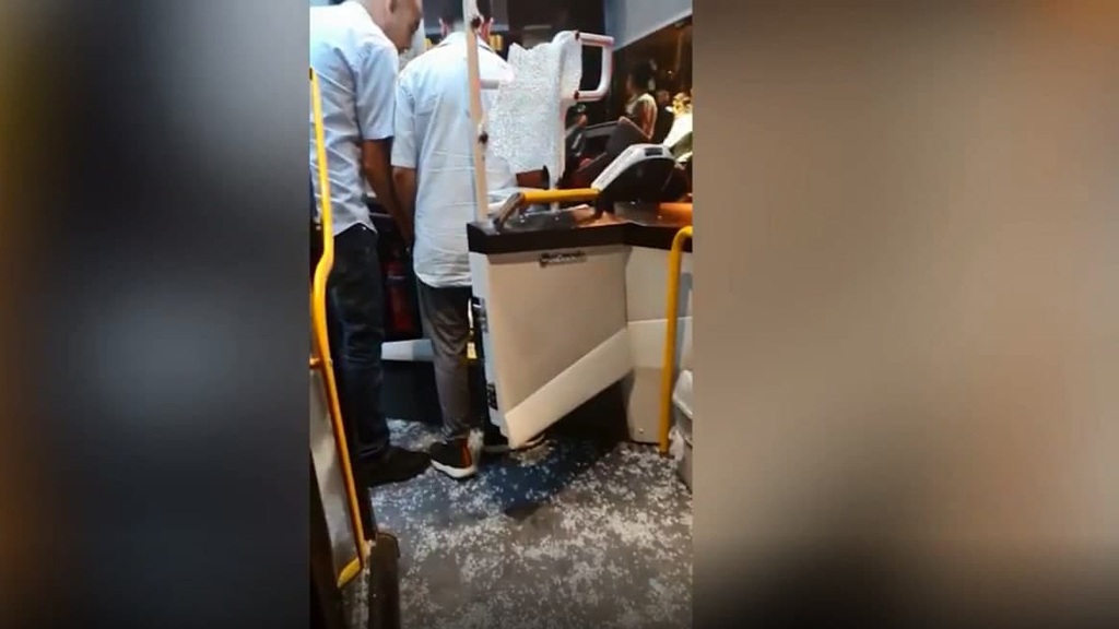 תיעוד של האוטובוס לאחר התקיפה