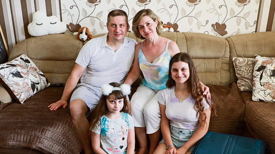 Антон Щербина с семьей 