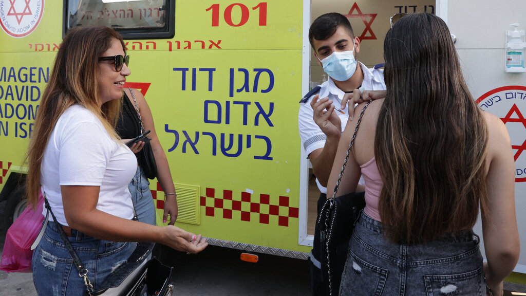Pop-up vaccination center in Tel Aviv (Photo: Orel Cohen ) מתחמי חיסון הפופ-אפ