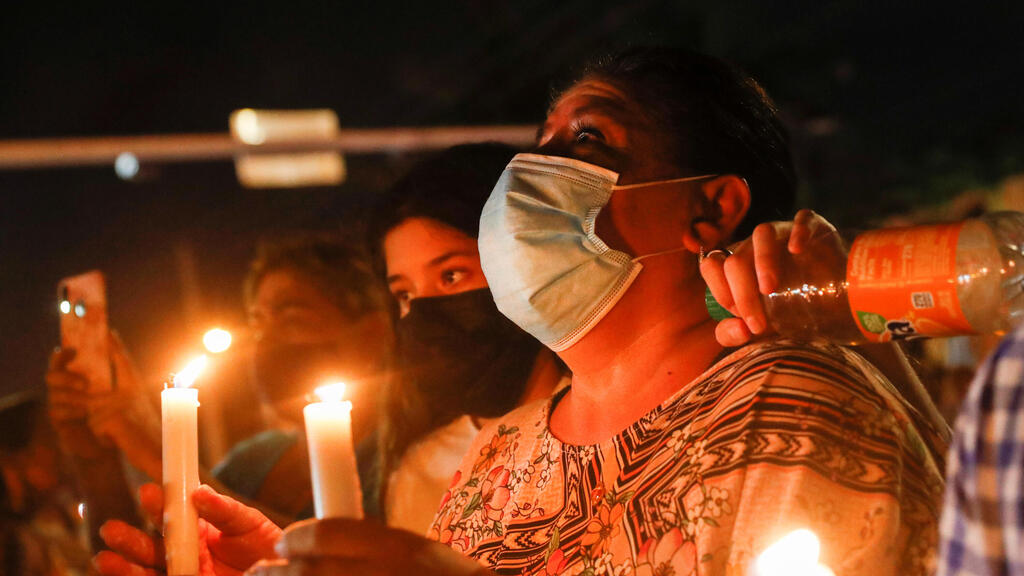 הריסת הבניין שקרס ב סרפסייד ליד מיאמי
