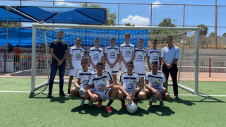 ניומן )מימין( וקבוצת כפר קאסם בטורניר אזורי של "שער שוויון". למטה: במהלך המשחק