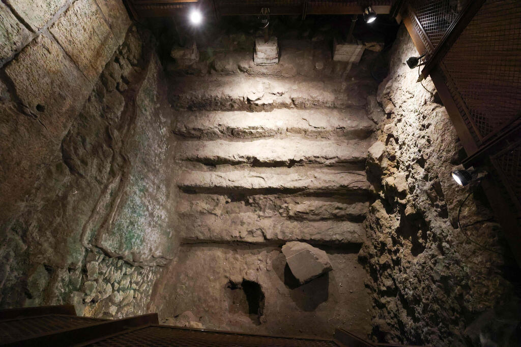a ritual bath that is part of a Second Temple period (516 BC-AD 70) public building, considered to be one of the most luxurious found to date, as they are unveiled by the Israel Antiquities Authority in Jerusalem 