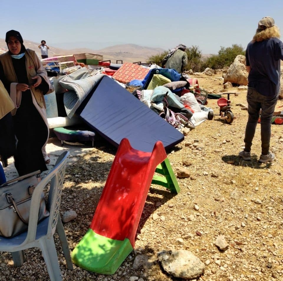 צה"ל פינה מאחז בלתי חוקי של משפחות פלסטיניות ובצעד חריג העביר את חפציהם למקום אחר