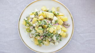  סלט תפוח אדמה עם ביצים ורוקט 