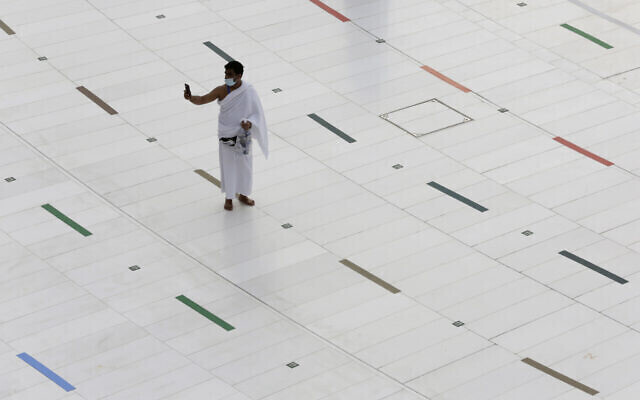 A Muslim pilgrim takes a selfie at the Grand Mosque 