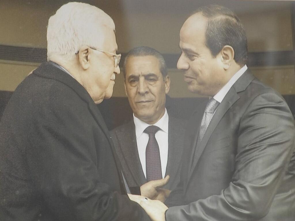 (L-R) Palestinian Authority President Mahmoud Abbas, Civil Affairs Minister Hussein Al-Sheikh, and Egyptian President Abdel Fattah el-Sisi meet in Cairo, 2017 