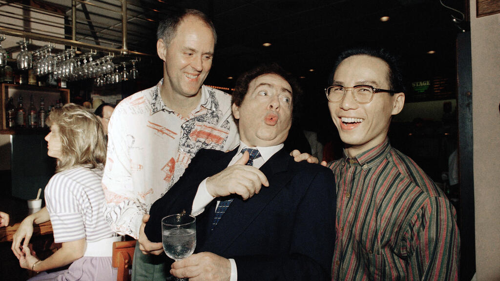  Jackie Mason, holding a glass, enjoys a joke with John Lithgow, left, and B.D. Wong, stars of the Tony award-winning Broadway show "M. Butterfly,