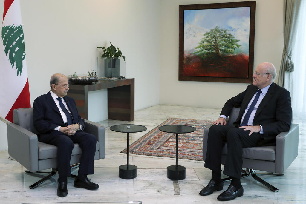 Lebanese President Michel Aoun, left, meets with former Lebanese Prime Minister Najib Mikati, at the presidential palace, in Baabda, east of Beirut, Lebanon 